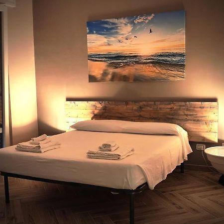 The House Of The Waves Hotel Brindisi Exterior foto