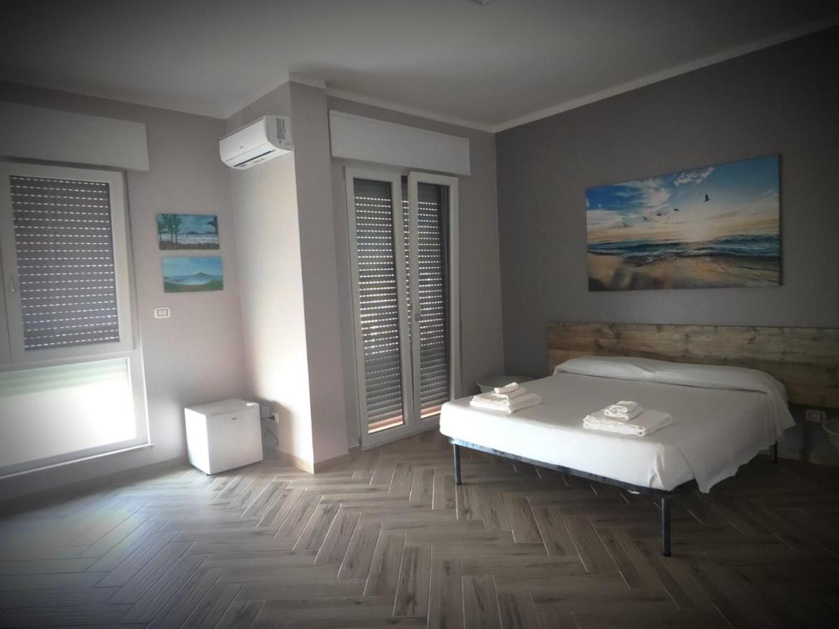 The House Of The Waves Hotel Brindisi Exterior foto